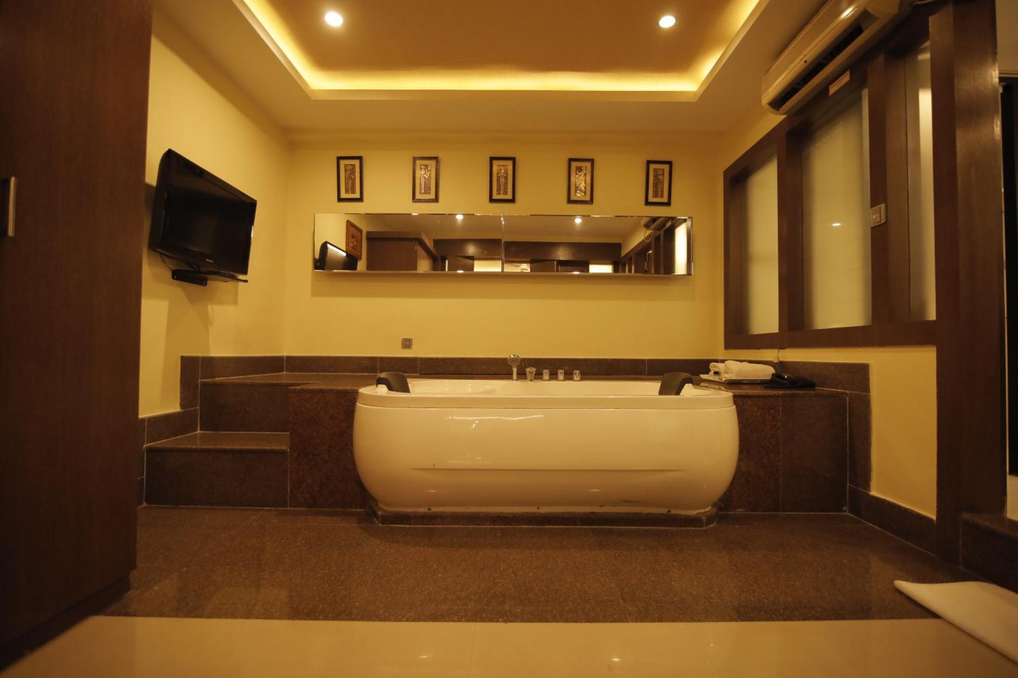 Hotel Krc Palace Tezpur Ngoại thất bức ảnh