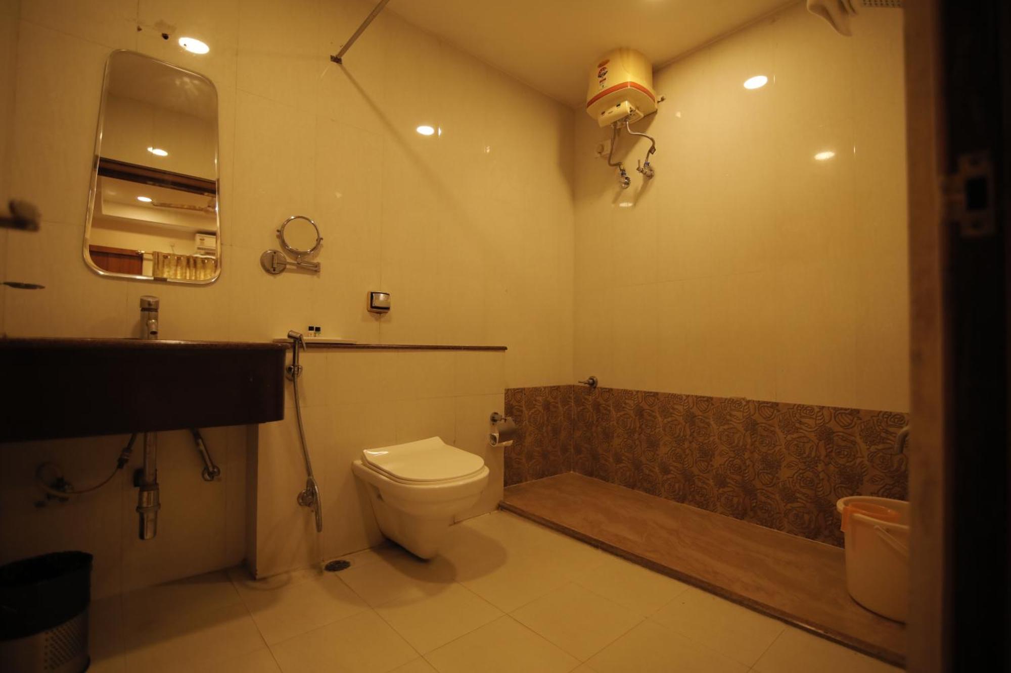 Hotel Krc Palace Tezpur Ngoại thất bức ảnh